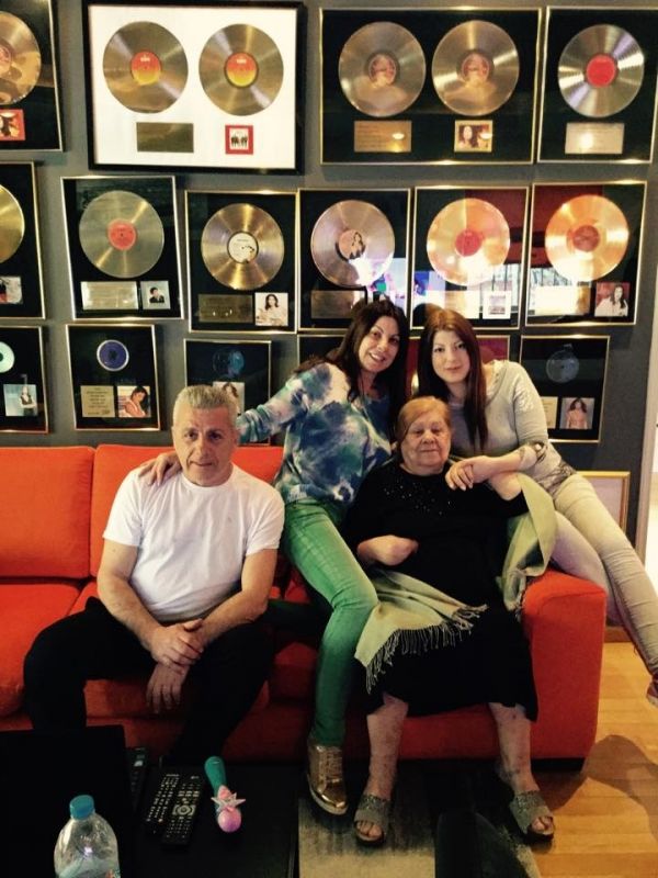 Άντζελα Δημητρίου: Γιόρτασε με την οικογένειά της το Πάσχα