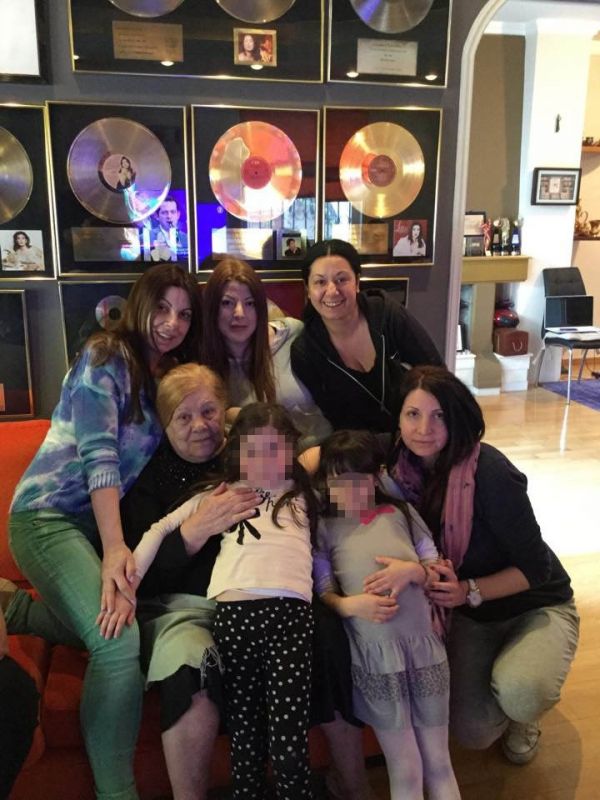 Άντζελα Δημητρίου: Γιόρτασε με την οικογένειά της το Πάσχα