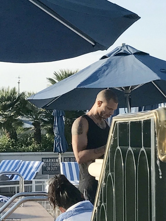 Ο σέξι κατάδικος παράτησε σύζυγο και παιδιά και ζει τον έρωτα με πλούσια κληρονόμο (φωτο)