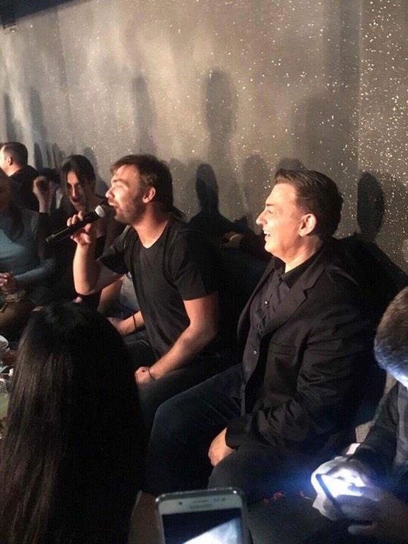 Ο Γιώργος Σαμπάνης διασκέδασε στον Νίκο Μακρόπουλο 