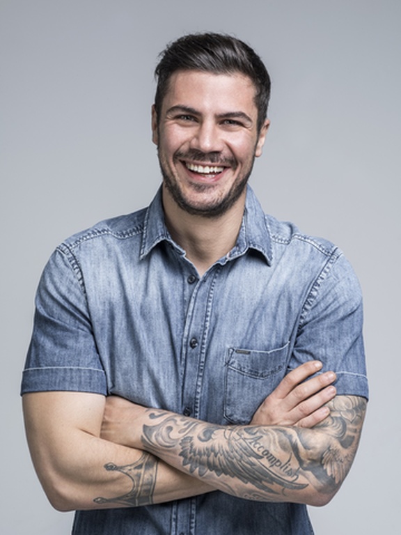 Άκης Πετρετζίκης: Μένει στον ΣΚΑΪ