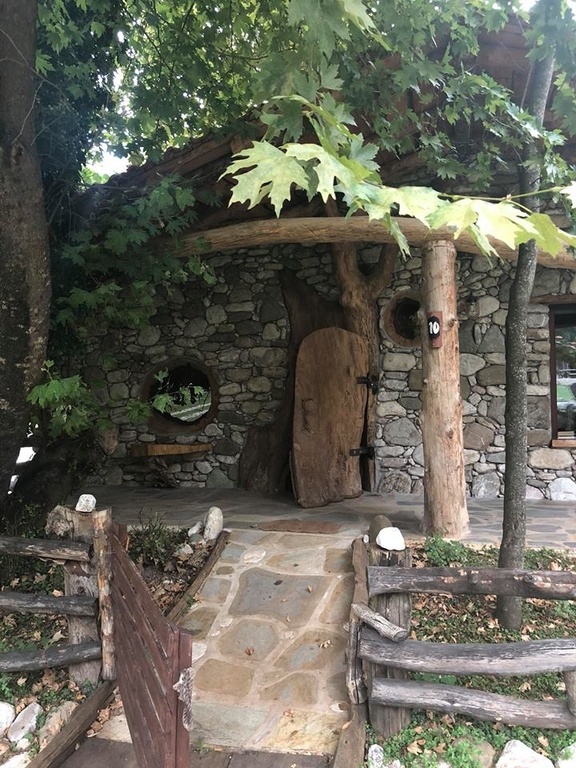 Δημήτρης Οικονόμου: Οι διακοπές με την οικογένειά του στην Καρδίτσα 