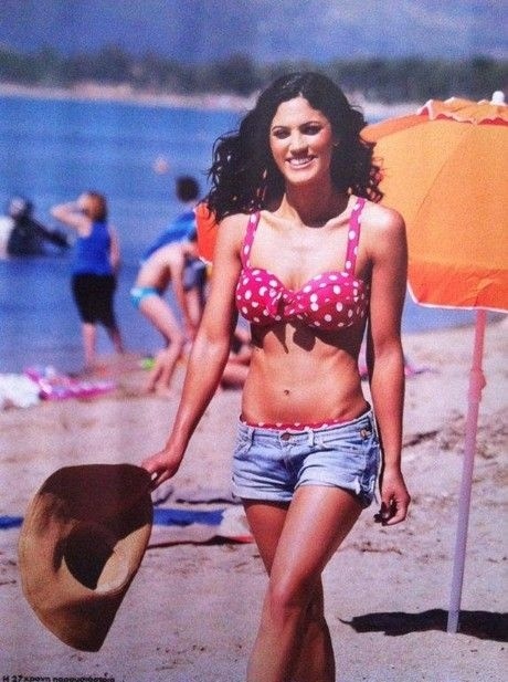 Μαίρη Συνατσάκη: Ποζάρει φορώντας το μαγιό της! (φωτό)