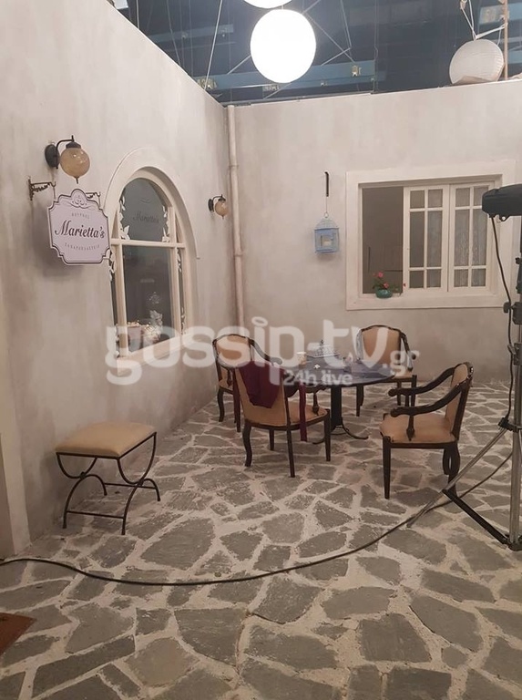 Πέτα τη φριτέζα: Δεν φαντάζεστε τι φωτογραφία βρήκαμε στον τοίχο της ταβέρνας του Γιάννη Μπέζου