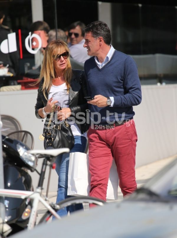 Μίτσελ: Χέρι χέρι με την γυναίκα του στην Γλυφάδα