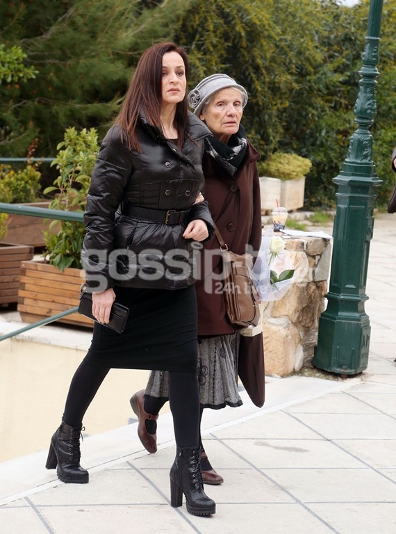 Μεγάλη συγκίνηση και θλίψη στο τελευταίο «αντίο» του Κώστα Κουτσομύτη