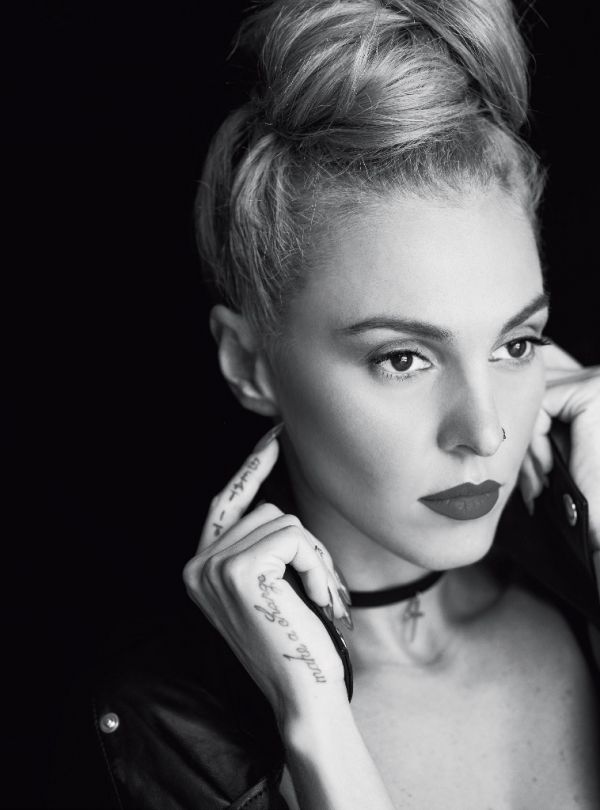 Η Τάμτα μιλάει για τα τατουάζ της