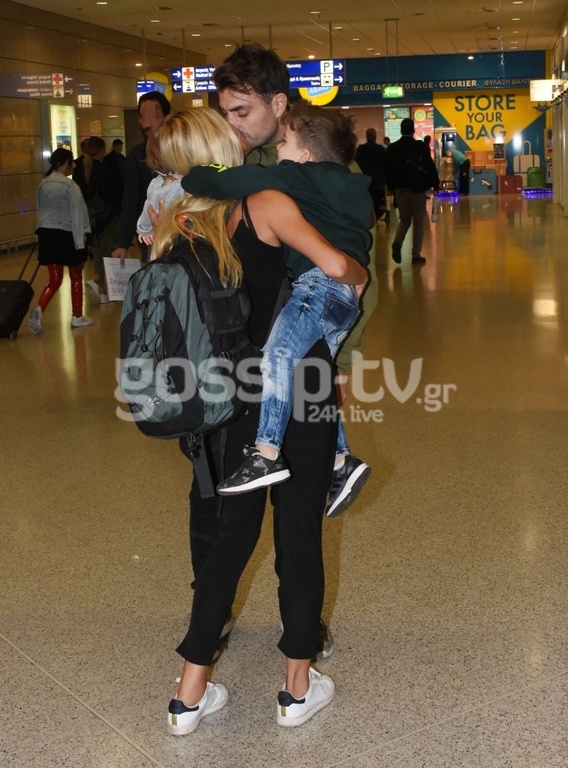 Nomads: Η Όλγα Πηλιάκη επέστρεψε – Συγκινημένη στην αγκαλιά του άντρα της και των παιδιών της