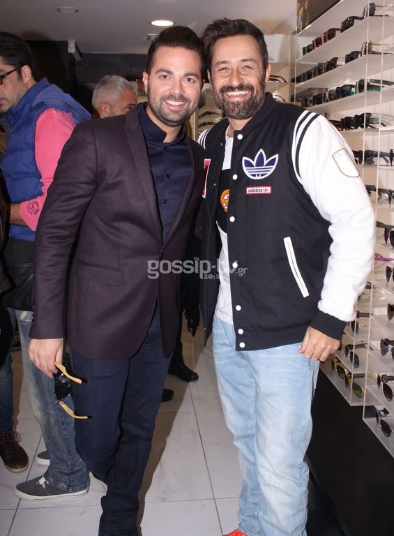 Ο Ηλίας Βρεττός εγκαινίασε το νέο του κατάστημα οπτικών. Δείτε ποιοι ήταν εκεί!