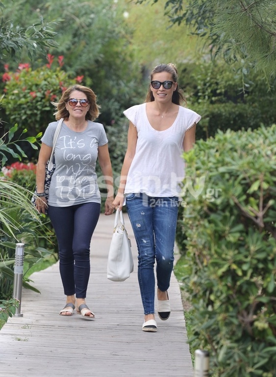 Μαριέττα Χρουσαλά: Μεσημεριανό καφεδάκι στη Γλυφάδα με τη μητέρα της