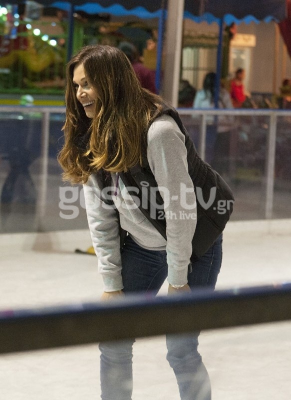 Έλλη Κοκκίνου: Στο λούνα παρκ με το γιο και τη μητέρα της