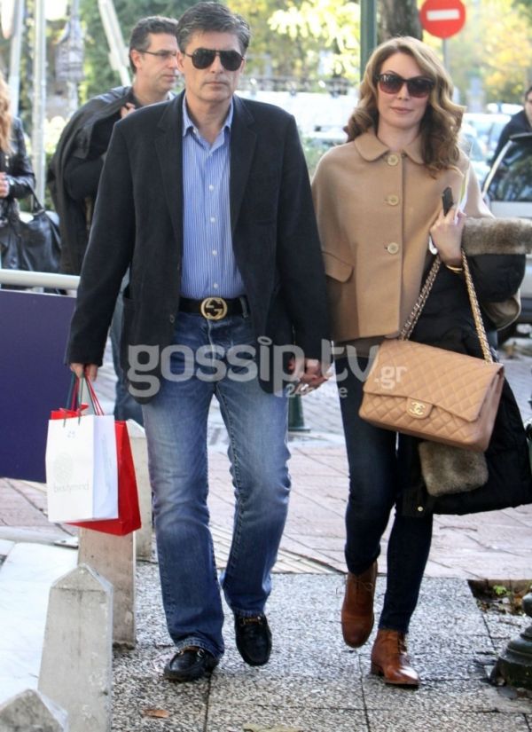 Τατιάνα Στεφανίδου-Νίκος Ευαγγελάτος: Χριστουγεννιάτικες αγορές με τα παιδιά τους