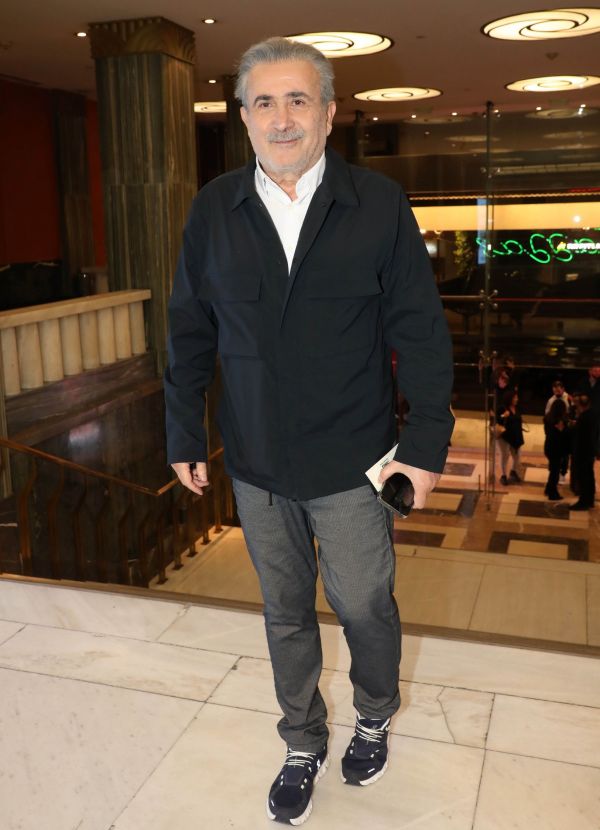 Νία Βαρντάλος- Πρεμιέρα