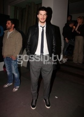 Λαμπερές παρουσίες στην επίδειξη του Ζούλια 