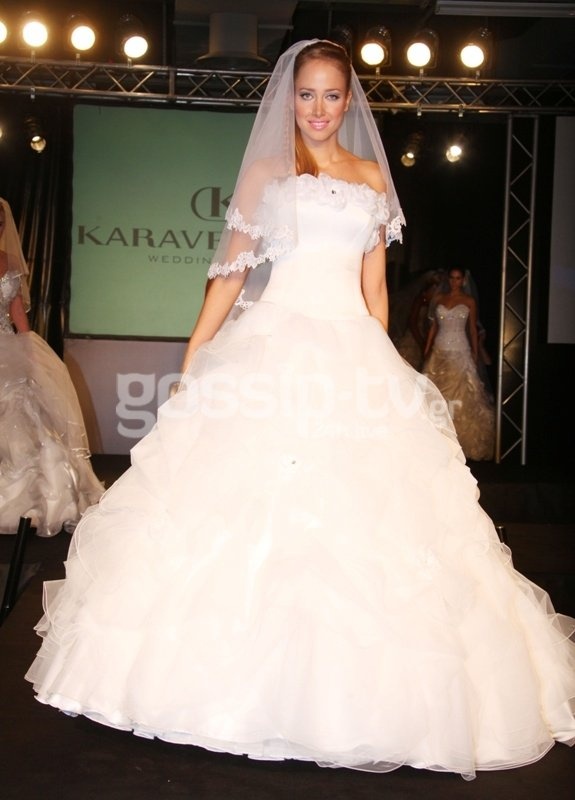 Ντύθηκαν νύφες…