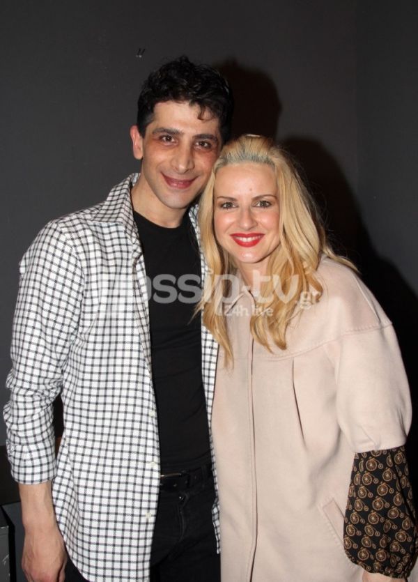 Αναγνωρίζετε τους άντρες ηθοποιούς που έχουν ντυθεί γυναίκες για θεατρική παράσταση;