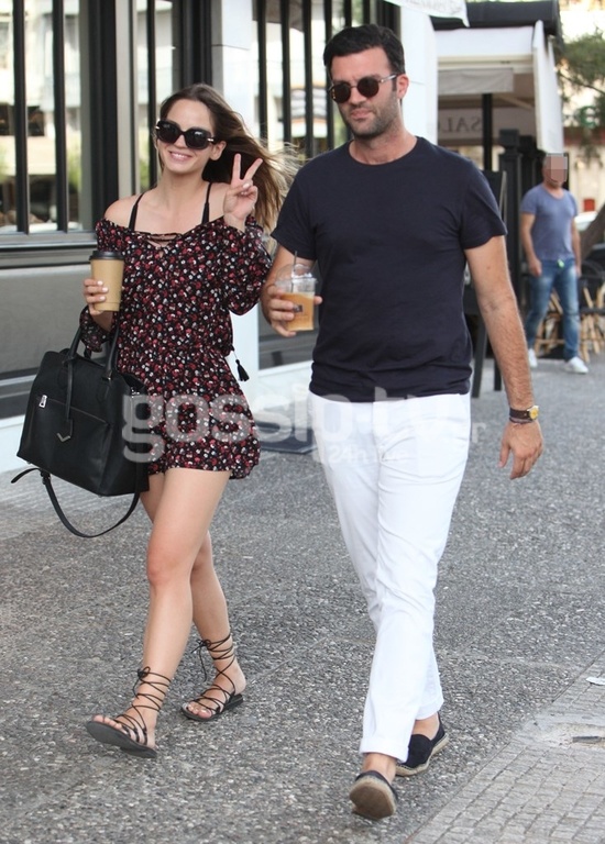 Πατρίτσια Μιλλίκ Περιστέρη-Τζωρτζ Παπακώστας: Μεσημεριανή βόλτα στη Γλυφάδα