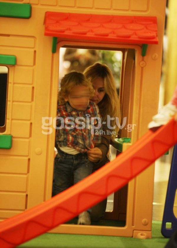 Λίνα Σακκά: Βόλτα με τους άντρες της ζωής της