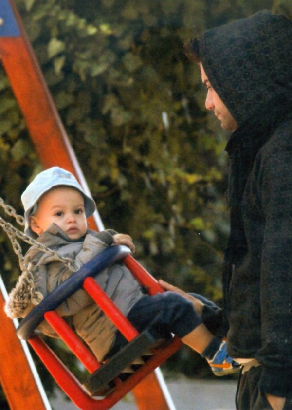 Θοδωρής Μαραντίνης: Πατέρας και γιος μαζί στην παιδική χαρά