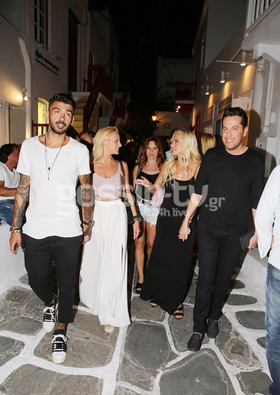 Κατερίνα Καινούργιου: Στο σοκάκια της Μυκόνου χεράκι-χεράκι με τον…