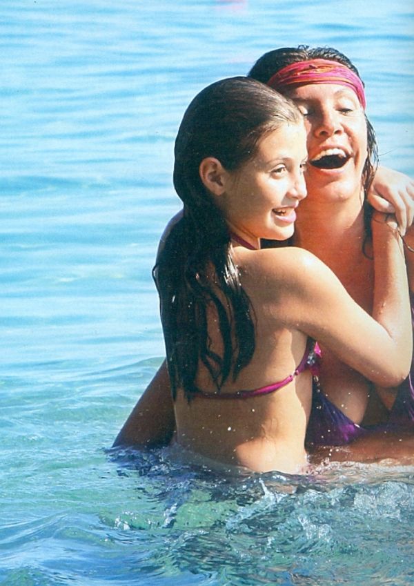  Η Φαίδρα στα χνάρια της μαμάς Βάνας! 