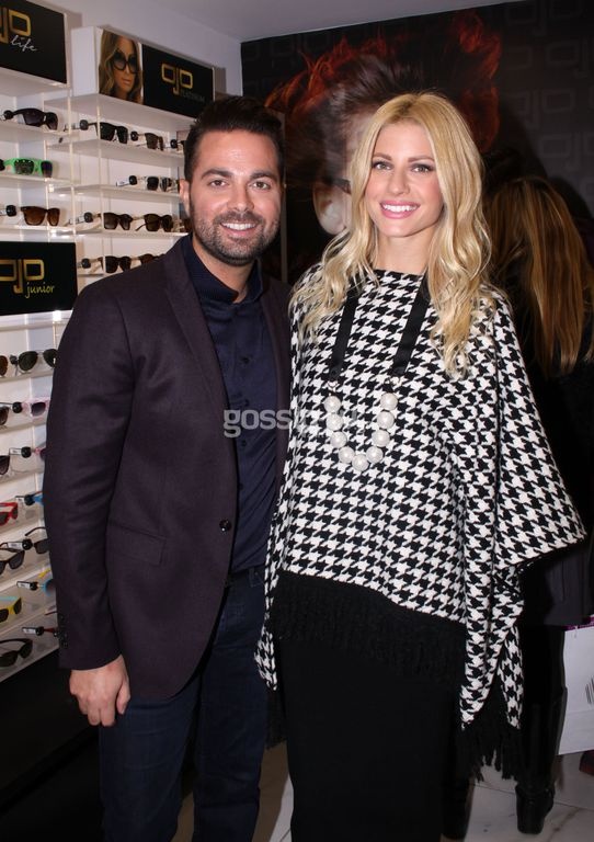 Ο Ηλίας Βρεττός εγκαινίασε το νέο του κατάστημα οπτικών. Δείτε ποιοι ήταν εκεί!