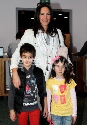 Νόνη Δούνια: Έξοδος για… τρεις! 