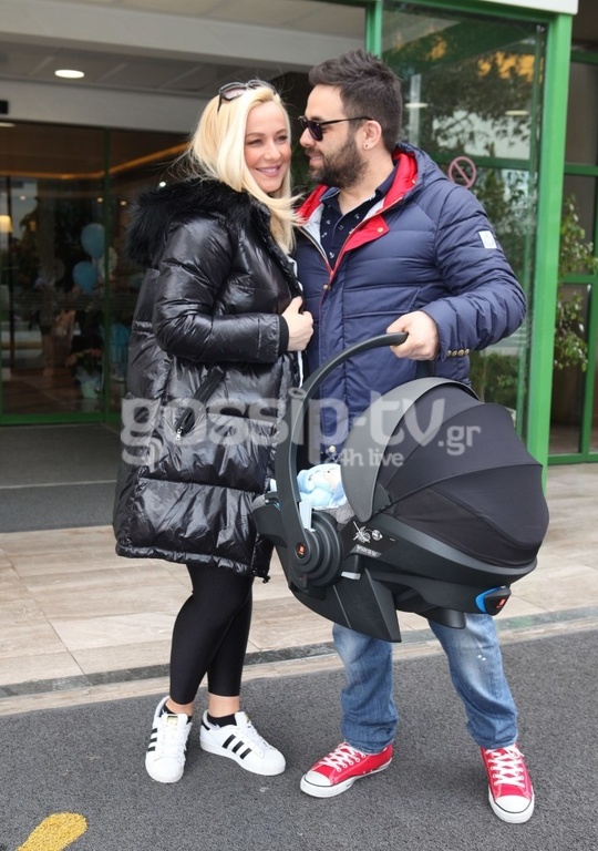 Βγήκε από το μαιευτήριο η Ελευθερία Παντελιδάκη