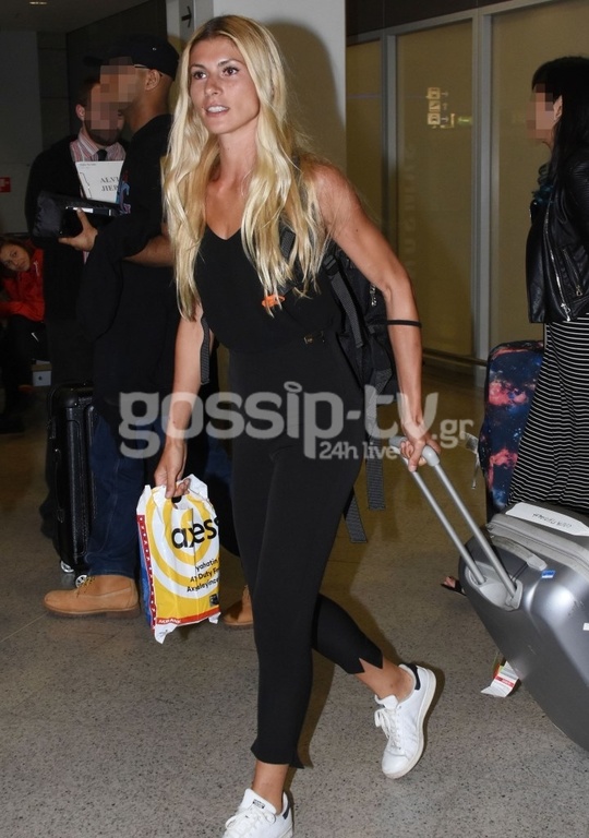 Nomads: Η Όλγα Πηλιάκη επέστρεψε – Συγκινημένη στην αγκαλιά του άντρα της και των παιδιών της