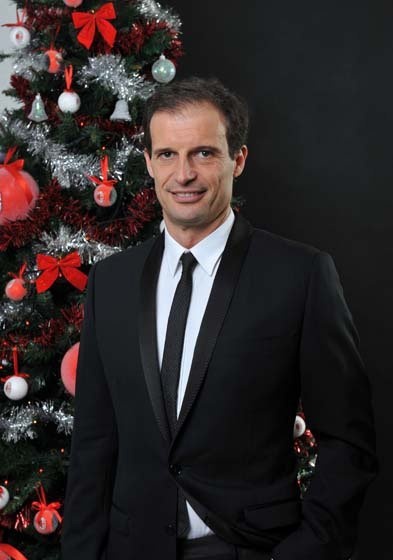 Η Milan κάτω από το… δέντρο