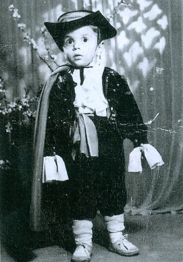 Το φωτογραφικό άλμπουμ της ζωής του Σταμάτη Κραουνάκη