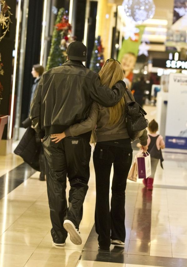 Νίκος Βουρλιώτης: Ψώνια με τη σύζυγό του (φωτό)