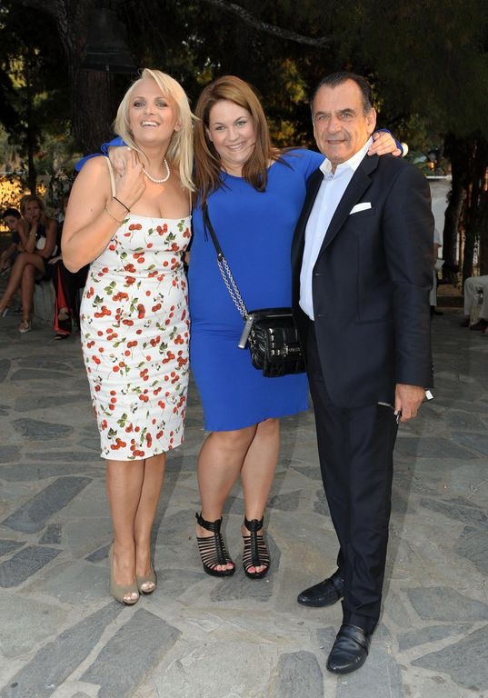 Καρέ-καρέ  η βάπτιση των διδύμων της Ελένης Τσαγκά