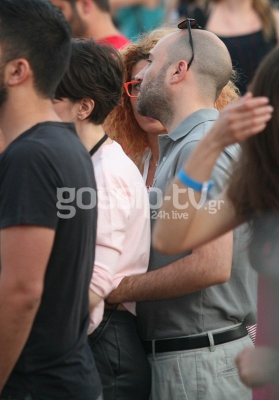 Αυτά είναι! Ο Μπογδάνος, η αγαπημένη του και το τρυφερό άγγιγμα κάτω από τη μπλούζα!