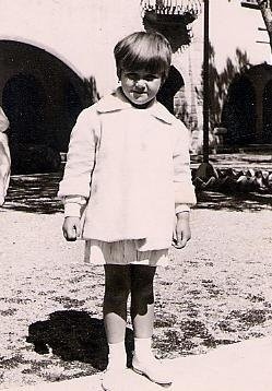 Ποια ξανθιά παρουσιάστρια είναι το κοριτσάκι της φωτογραφίας; 