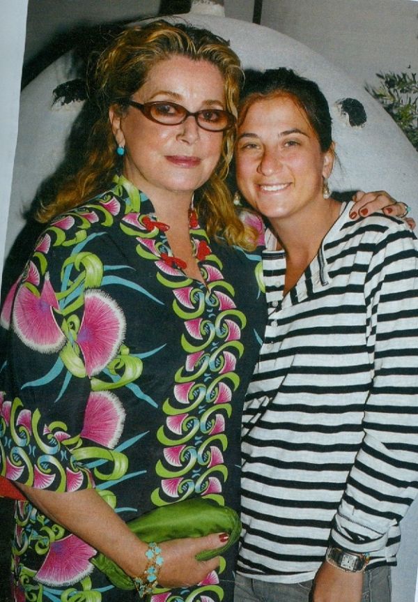 Κατρίν Ντενέβ: Διακοπές στην Σαντορίνη