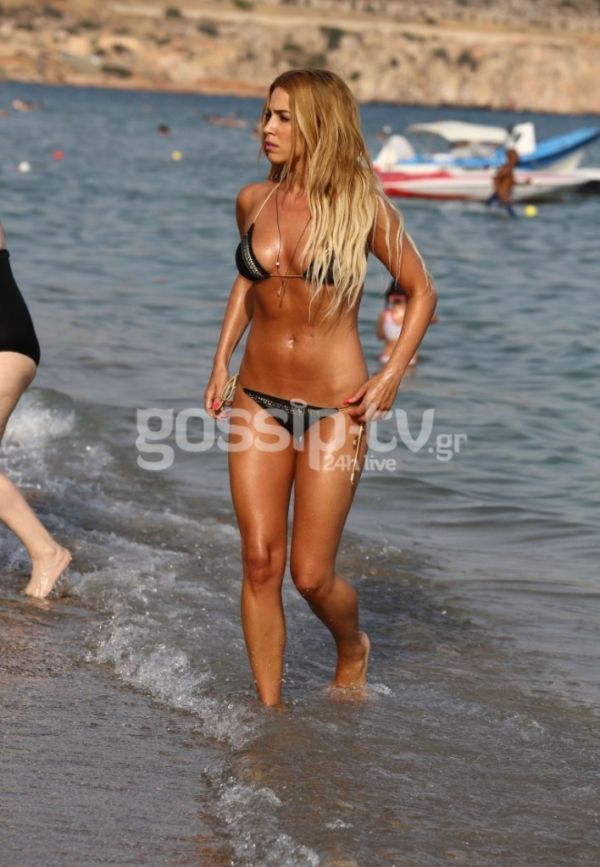 Αναστέναξε μέχρι και η… άμμος με την Στικούδη!