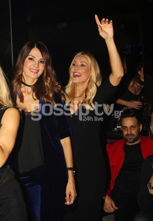 Μία εγκυμονούσα στα μπουζούκια! 