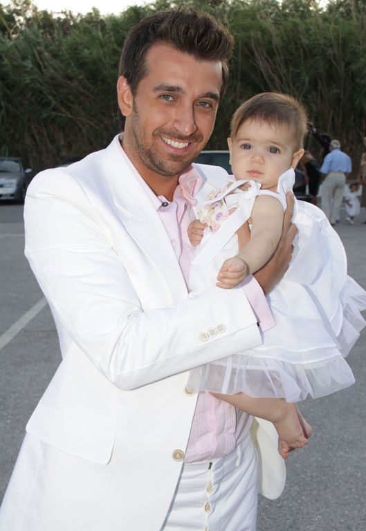 Ο Πετρέλης βάφτισε την κόρη του!