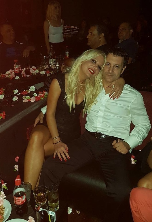 Δείτε πως γιόρτασε την πρώτη επέτειο γάμου της γνωστή Ελληνίδα τραγουδίστρια