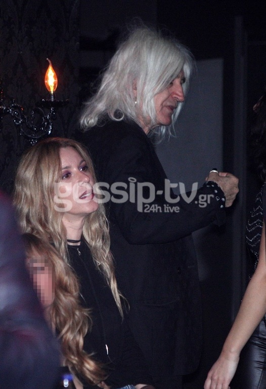 Νίκος Καρβέλας: Με την πρώην του, Αναγνωστοπούλου στην πρεμιέρα της άλλης πρώην του, Βίσση