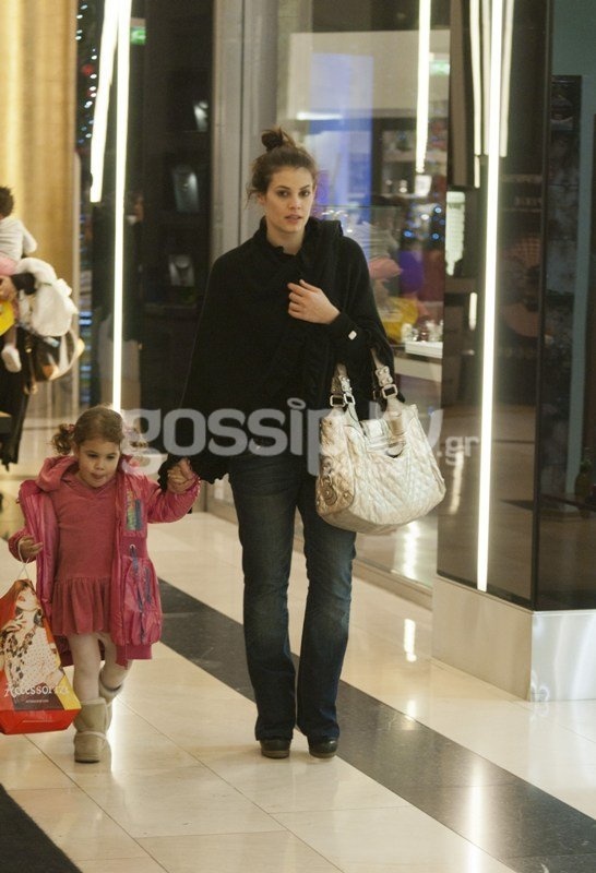 Μαρία Κορινθίου: Χριστουγεννιάτικες αγορές με την κόρη της 