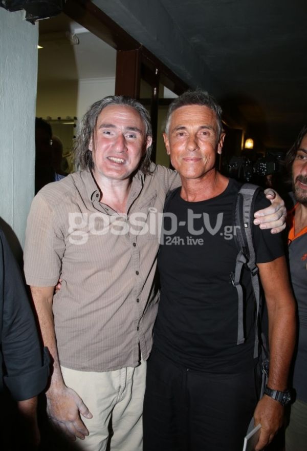 Ολόγυμνος στο θεατρικό σανίδι