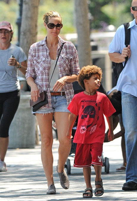 Heidi Klum: Με τα τέσσερα παιδιά της βόλτα στο πάρκο