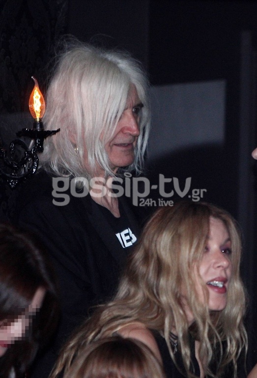 Νίκος Καρβέλας: Με την πρώην του, Αναγνωστοπούλου στην πρεμιέρα της άλλης πρώην του, Βίσση