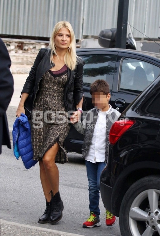 Σκορδά: Στην Γλυφάδα με τον γιο της λίγο πριν την ανακοίνωση του διαζυγίου 