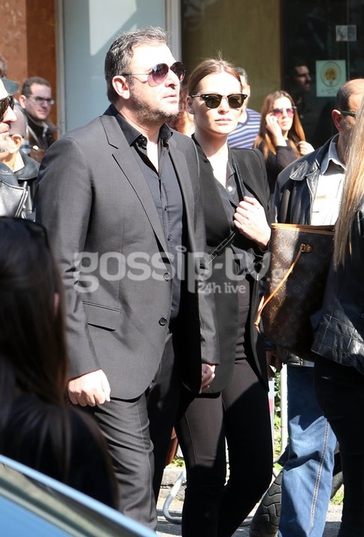 Το τελευταίο χειροκρότημα για τον Παντελή Παντελίδη - Η οδύνη και οι τραγικές φιγούρες των γονιών το