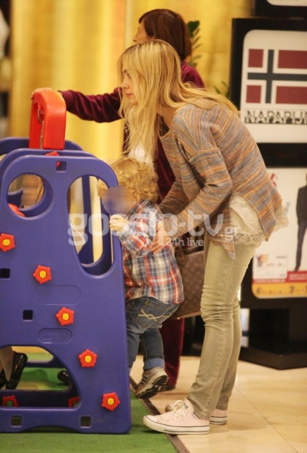 Λίνα Σακκά: Βόλτα με τους άντρες της ζωής της