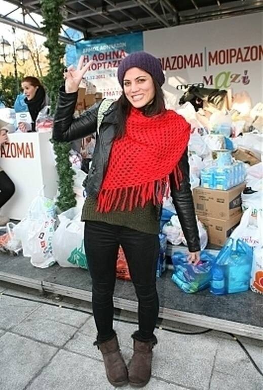 Μαίρη Συνατσάκη Αυτό το κορίτσι είναι χαρά Θεού.

Μας αρέσει που διατηρεί το girlie χαρακτήρα στο ντύσιμό της. Για άνετες βόλτες επιλέξτε πλεκτό, άνετο παντελόνι, δερμάτινο jacket και σκούφο. Τι άλλο θέλετε;