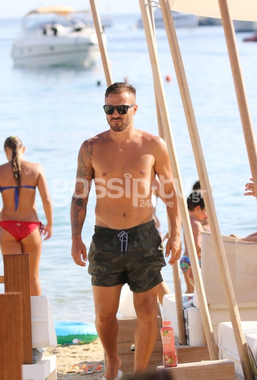 Fabio Cannavaro: Αγκαλιές με την σύζυγό του στην Μύκονο